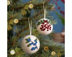 Hanger Bal Vilt - Set 2 Stuks - Rode Bes & Blauw Bes - Creme/Rood/Blauw/Groen/Bruin - 8cm - Handgemaakt & Fairtrade