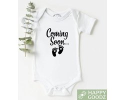 Happy Goodz Baby Romper COMING SOON, Baby geboren in 2024/2025, Zwangerschap aankondiging / bekendmaking, Zwanger, 100% katoen, kraam cadeau, rompertje met tekst, aanstaande mama/papa ouders| maat 50