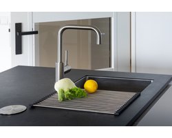 HIGHPORT Oprolbaar RVS Droogrek - The Original Swiss Design - Opvouwbaar Hittebestendig Groot Roestvrijstalen RVS Afdruiprek - Vaatwasser geschikt - Siliconen Rechthoekige Randen - Sterke 18-staafs Onderzetter - Foodgrade Materiaal