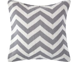 Homescapes grijze en crème Chevron kussenhoes 45 x 45 cm