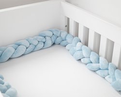 Honeybears Gevlochten Baby bedomrander – Boxomrander baby – Bedslang - Bedbumper - Hoofdbeschermer - Parkomrander - Bedrand - Bed bumper ledikant - Jongens/Meisjes – 3 meter – Lichtblauw
