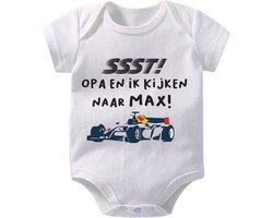 Hospitrix Baby Rompertje met Tekst "SSST! Opa En Ik Kijken MAX - Maat S - 0-3 maanden - 50/56 - Korte Mouw - Cadeau - Zwangerschap - Aankondiging - Romper