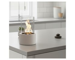 Housevitamin Tafelhaard Rond – Zand Beige – Metaal/Glas – Bio-ethanol – Met Sierstenen & Vuurdover – Binnen & Buiten - 21 × 21 × 28 cm