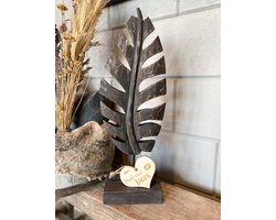 Houten blad - veer zwart - hoogte  53 cm + hartje heel veel liefs - verjaardag - cadeau - landelijk stoer en sfeervol wonen