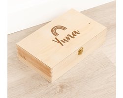Houten kistje 'Yuna' Regenboog - Tekenkist - Herinneringsdoos - Kraamcadeau - Knutseldoos - Memorybox - Baby - Geboorte