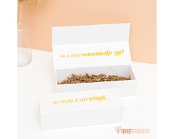 Ideefabriek - Geschenkdoos - Wijnkist cadeau - Ceremoniemeester vragen huwelijk - Wil je onze ceremoniemeester zijn? - 32.5 x 10 x 10 cm - Cadeaubox Wit