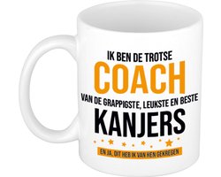 Ik ben de trotse coach van de grappigste, leukste en beste kanjers koffiemok / theebeker - wit - 300 ml - oranje en zwarte letters - cadeau voor coach / begeleider / trainer