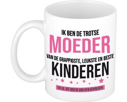 Ik ben de trotse moeder van de grappigste, leukste en beste kinderen koffiemok / theebeker - wit - 300 ml - roze en zwarte letters - verjaardag / Moederdag - cadeau / bedankje voor mama