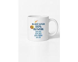 Ik Geef Altijd 100% Bij Werk Koffiemok 330ml – Witte Keramische Mok met Grappige Nederlandse Werk Quote – Humoristisch Cadeau voor Collega’s