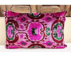 Ikat Velvet kussen 60cm x 40cm. Velours fluweel zacht. Levering sierkussen inclusief vulling.