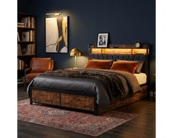 Industrieel Bed 140x200cm - ADFBL - met 4 Lades & Laadstation - Vintage Bruin Metalen Bedframe met LED Verlichting - Opbergkast Hoofdbord met Stopcontacten & USB - Gestoffeerd bed