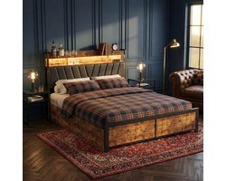 Industrieel Bed 160x200cm - ADFBL - met 4 Lades & Laadstation - Vintage Bruin Metalen Bedframe met LED Verlichting - Opbergkast Hoofdbord met Stopcontacten & USB - Gestoffeerd bed