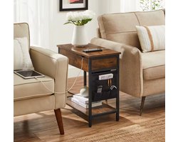 Industriële Bijzettafel met Oplaadstation en Opbergvakken | Flip-Top Eindtafel met Stopcontact, Kabelmanagement en Tussenplank | Smalle Telefoontafel voor Woonkamer, Slaapkamer