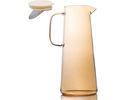 Intirilife Karaf, Glazen Kan, in Amber - 1.7 Liter Capaciteit - Glas, Waterkan met Deksel en Zeef voor Warme en Koude Dranken, Thee, Sap, Limonade