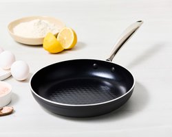 ISENVI Victoria Forged keramische koekenpan 24 CM - RVS greep - Antraciet - Keramisch - 100% PFAS, PTFE vrij - 100% duurzaam - Unieke Antiaanbaklaag - Non-stick bodem - Geschikt voor alle warmtebronnen inclusief inductie