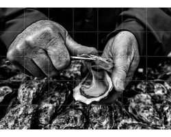 IXXI Oyster Farmer, Manu Allicot & Various - 140 x 100 cm - Gratis ophangtool - Grote wanddecoratie en posters - Vintage, Klassiek, Fotografie