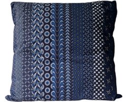 Jacqui's Arts Designs - African design - handgemaakt -Afrikaanse stof - Afrikaanse print - woonaccessoires - wonen - spijkerblauw - kleurrijk patchwork - 45x45cm - shweshwe stof - African chic - Afrikaans geïnspireerd