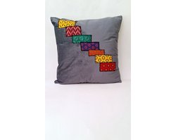 Jacqui's Arts & Designs -sierkussen - handgemaakt -Afrikaanse stof - Afrikaans design - katoen - Afrikaanse print - woonaccessoires -grijs - velours - patchwork - shweshwe