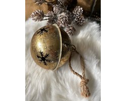 Kerst bal - Goud - Gold - Kerstbal - Kerst - Kerstmis - Christmas ball - Woon - Woonaccessoire - Woonaccessoires - Interieur - Decoratief - Deco - Metaal - Zink - Roestig - Winter - Sfeer - Sfeervol - Krans bal - Kerstkrans bal - mooi - Wonen - Decor