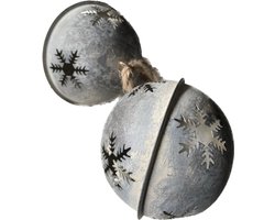 Kerst bal - Grey - Grijs - Kerstbal - Kerst - Kerstmis - Christmas ball - Woon - Woonaccessoire - Woonaccessoires - Interieur - Decoratief - Deco - Metaal - Zink - Roestig - Winter - Sfeer - Sfeervol - Krans bal - Kerstkrans - mooi - Wonen - Decor