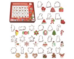 Kerst Koekjesvormen Set - Uitsteekvormen Set - Kerstboom, Sneeuwpop en Peperkoek Vormen - Voor Kerstbakken en Versiering - Feestelijke Bakaccessoires - Voor Gezinnen en Bakliefhebbers - Koekjesvormen - Rood/Wit - 24 Stuks