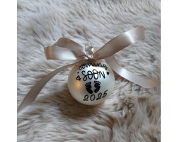Kerstbal coming soon 2026-creme-bekend making baby-kerstbal met tekst