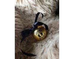 Kerstbal Coming soon 2026 - goud met zwarte tekst - Baby opkomst - bekendmaking - kerst