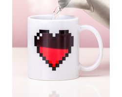 Kikkerland Mok / Beker - Warmte verkleurend - Pixel - In een hart design - Voor koffie en thee - Porselein - Retro - Rood/Zwart - Liefde - Magische mok