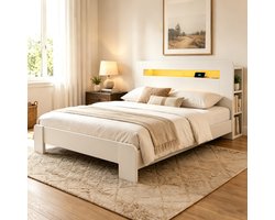 Kinderbed 140x200cm - met LED-verlichting - Eenpersoonsbed - Tienerbed - Houten bedframe - met opbergruimte in het hoofdeinde - Ingebouwd stopcontact - Wit (matras niet inbegrepen)