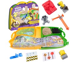 Kinetic Sand - Bouwterrein Speelset met Kneedbaar Speelzand - 453 g Speelzand, 2 Speelgoedtrucks, Kraan, Gereedschap en Opbergdoos - Sensorisch Speelgoed