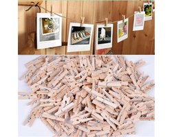 Kleine houten mini knijpers - 50 STUKS - Knijpertjes - Fotoknijpers - Geboorte wasknijpers - 2.5 CM - Kaartknijpers - Foto knijpers - Knijper om foto's aan op te hangen - Fotohouder - Knijpers - Wasknijpers - Kerstkaart hangers - Polaroid - Decoratie