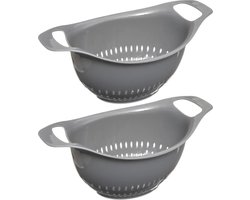 Kleine vergiet/zeef antislip grijs 14 x 18 cm van kunststof - Set van 2x stuks - Keukenvergieten