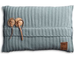 Knit Factory Aran Sierkussen - Rechthoekig kussen - Kussen woonkamer - Bank kussen - Decoratie kussen - Stone Green - 60x40 cm - Kussenhoes inclusief kussenvulling