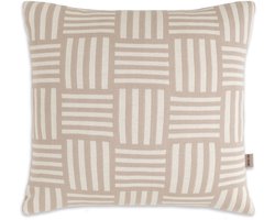 Knit Factory Dash Sierkussen - Vierkant kussen - Kussen woonkamer - Bank kussen - Decoratie kussen - Modern - Ecru/Linnen - 50x50 cm - Superzacht - Geblokt/Gestreept - Kussenhoes inclusief kussenvulling