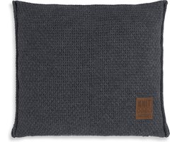 Knit Factory Jesse Sierkussen - Vierkant kussen - Kussen woonkamer - Bank kussen - Decoratie kussen - Antraciet - 50x50 cm - Kussenhoes inclusief kussenvulling