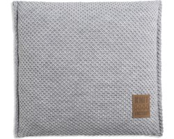 Knit Factory Lynn Sierkussen - Vierkant kussen - Kussen woonkamer - Bank kussen - Decoratie kussen - Licht Grijs - 50x50 cm - Kussenhoes inclusief kussenvulling