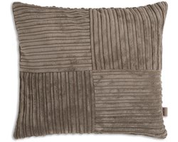 Knit Factory Ritz Sierkussen - Vierkant kussen - Kussen woonkamer - Bank kussen - Decoratie kussen - Modern - Taupe - 50x50 cm - Superzacht - Kussenhoes inclusief kussenvulling