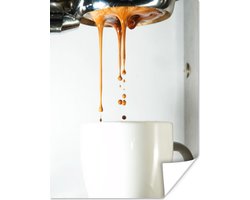 Koffie stroomt uit het koffiezetapparaat in de kop koffie poster 30x40 cm - klein - Foto print op Poster (wanddecoratie woonkamer / slaapkamer)