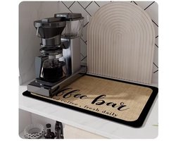 Koffiemat van 40 x 60 cm met een rubberen onderkant en superabsorberende eigenschappen. Geschikt voor keukenbladen, biedt ruimte aan koffiezetapparaten, espressomachines, enz. en kan ook als afdruiprek worden gebruikt.