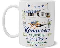 Koffiemok met Caravan en Tekst - Kamperen: vrijwillig gezellig krap wonen - Grappige Beker Cadeau - Thuiswerkplek Dubbelzijdige Print