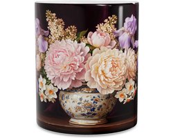 Koffiemok met Elegant Bloemenboeket en Libelle - Roze Pioenrozen en Paarse Irissen in Goud-Blauwe Vaas - Romantische Kunst Mok voor Koffie en Thee op het Bureau - Cadeau voor Moederdag