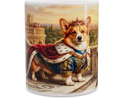 Koffiemok met Pembroke Welsh Corgi (Canis lupus familiaris) als koning met kroon en rode fluwelen mantel op paleisbalkon unieke hondenmok met landschap uitzicht en zonsondergang voor hondenliefhebbers