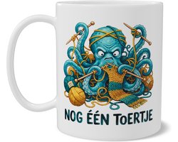 Koffiemok octopus met tentakels verstrikt in wol breien - Nog één toertje quote - Grappig creatief cadeau voor breister of haken hobby - Vrolijke aquarel illustratie voor koffie en thee op bureau