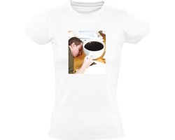 Kop koffie Dames T-shirt - groot - bureau - slapen - werken - vermoeid - kantoor - dronken - mok - stress - humor - grappig