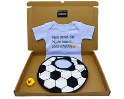 Kraamcadeau jongen, blauwe romper, voetbal slabbetje, kraamkado kan ook rechtstreeks worden verstuurd