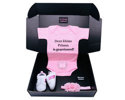Kraamcadeau - kraamcadeau voor een meisje met - romper - babyschoentjes -roze en baby hoofdband - prinsesje gearriveerd - geboortegeschenk - cadeau babyshower