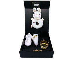Kraamcadeau unisex met rammelaar en babyschoentjes, kan ook rechtstreeks worden opgestuurd