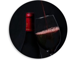 KuijsFotoprint - Schilderij - Rode Wijnfles Met Glas - Zwart En Rood - 80 X 80 Cm