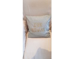 Kussen Kussenhoes met tekst bedrukt cadeau kerstmis sinterklaas  | jij bent goud waard opdruk goud | opa oma mama papa zus broer oom tante  bedanken collega vriendin verjaardag man vrouw dames heren zacht moeder schoonmoeder vader schoonvader