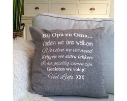 Kussen Kussenhoes met tekst bedrukt cadeau | Regels voor Bij Opa en Oma Thuis | grijs met opdruk wit | 50x50 cm | vaderdag moederdag verjaardag vader moeder man vrouw feestdagen sinterklaas kerstmis hoera jullie worden grootouders zwanger
